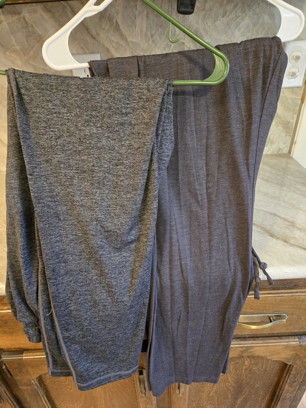 Apt. 9  And Kirkland Men's Dark Gray & Heather Gray Jogger Pants Set (2 Pair)